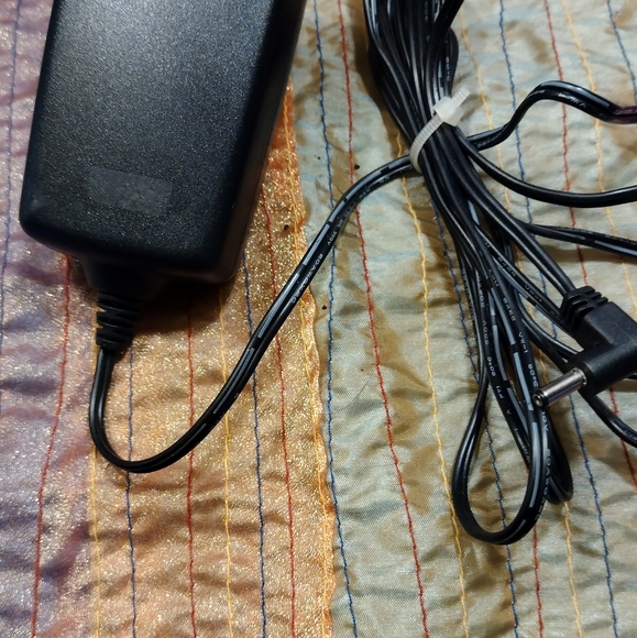 UE Switching Power Adapter model #UE24WU-120167SPA. PART # UE090626HKCN1-P.  12V - Picture 3 of 6